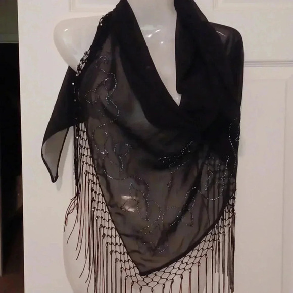 💙🏍black Triangle Shawl - Picture 6 of 7